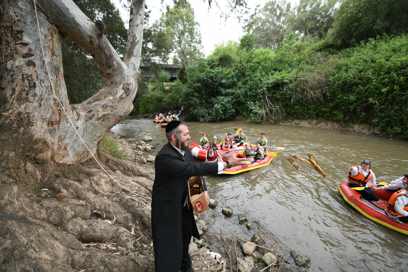 הטיול של הבחורים החסידיים בביתר עילית