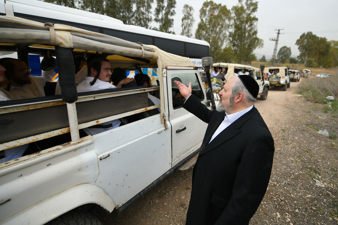 הטיול של הבחורים החסידיים בביתר עילית