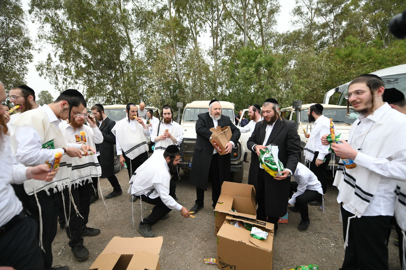 הטיול של הבחורים החסידיים בביתר עילית