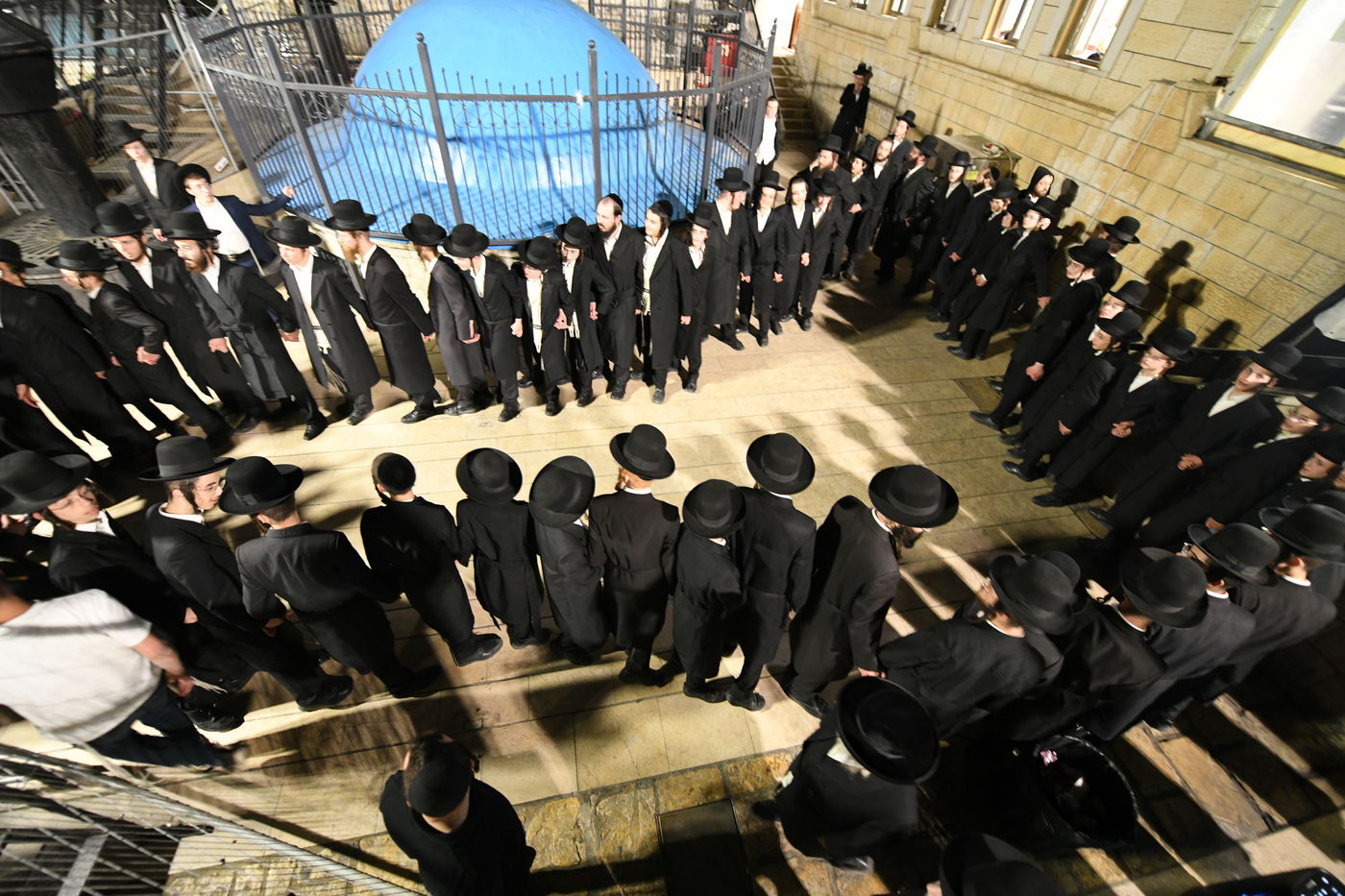 הטיול של הבחורים החסידיים בביתר עילית