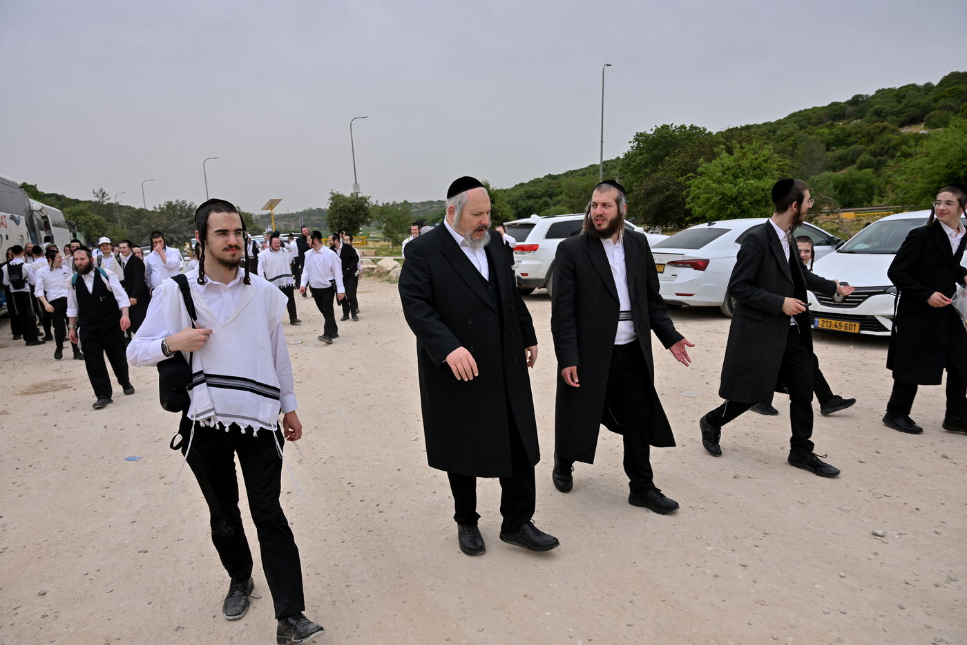 הטיול של הבחורים החסידיים בביתר עילית