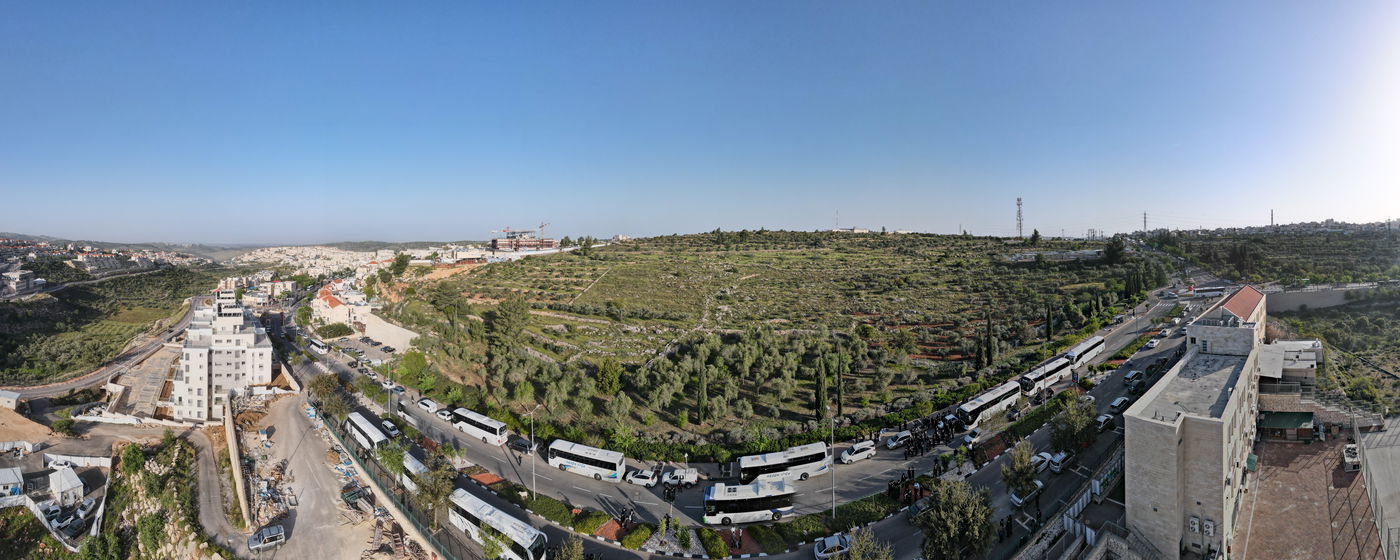 הטיול של הבחורים החסידיים בביתר עילית