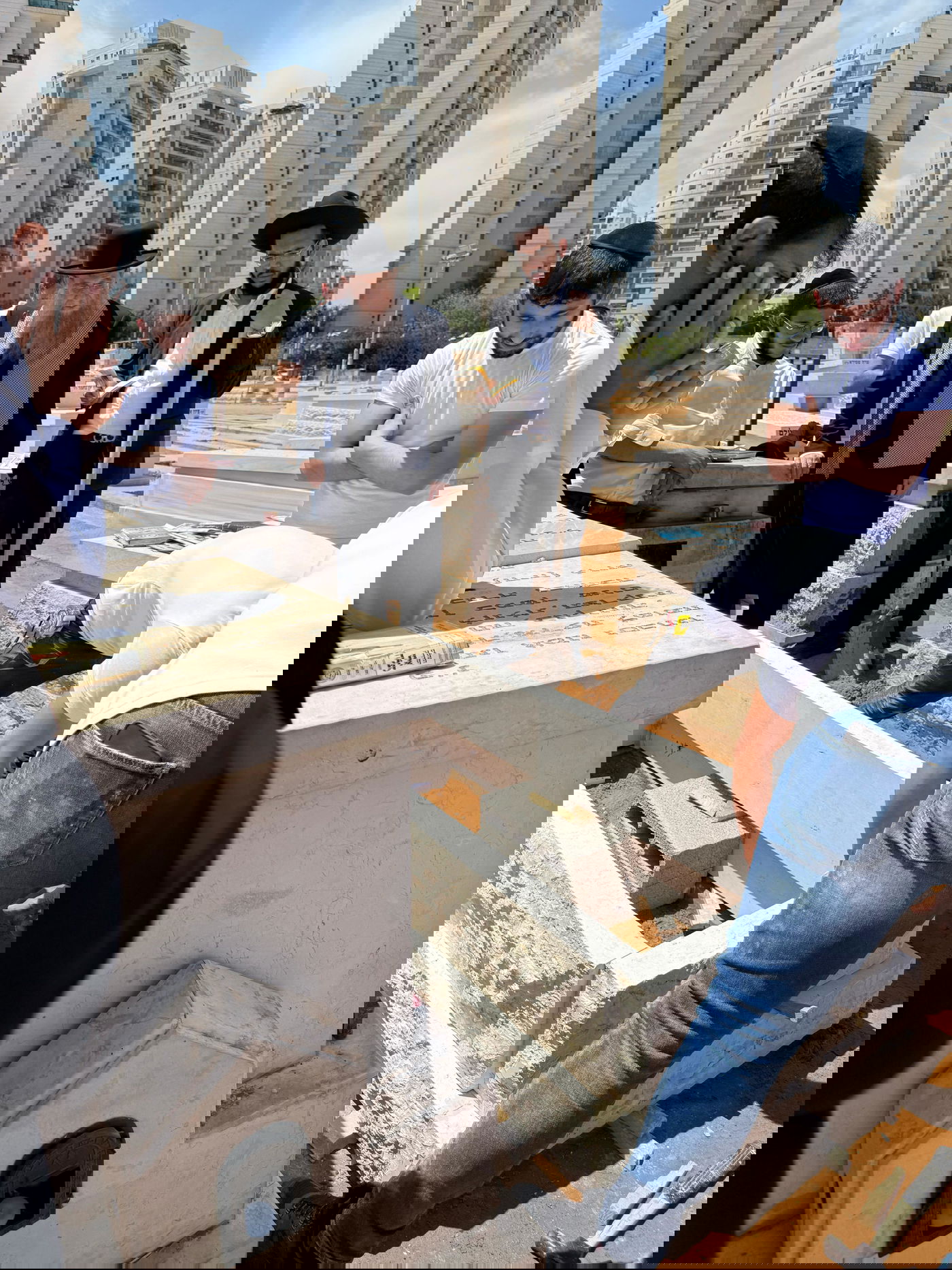 מעמד גילוי מצבה אצל הגר"מ מאזוז זצ"ל