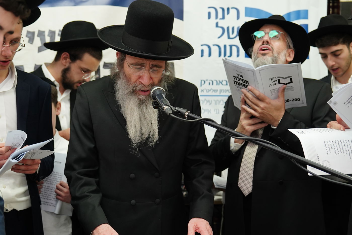 המעמד החל בסדר לימוד של רציפות הלימוד למעלה מג' שעות רצופות, כאשר בני כוללי רינה של תורה גודשים את היכלה של ישיבת מיר