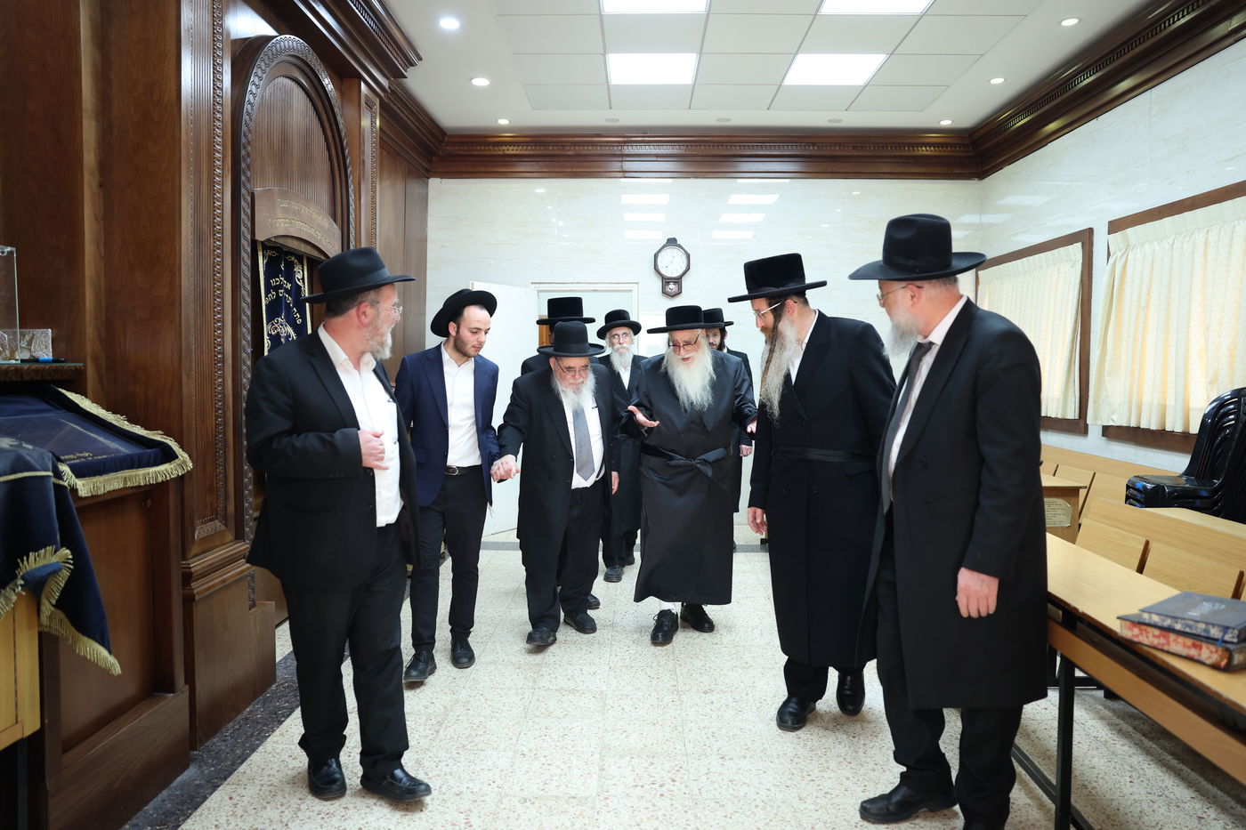 הגר"א סאלים בביקור אצל האדמו"ר מצאנז