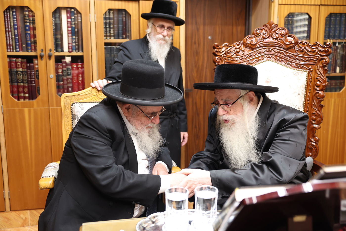 הגר"א סאלים בביקור אצל האדמו"ר מצאנז