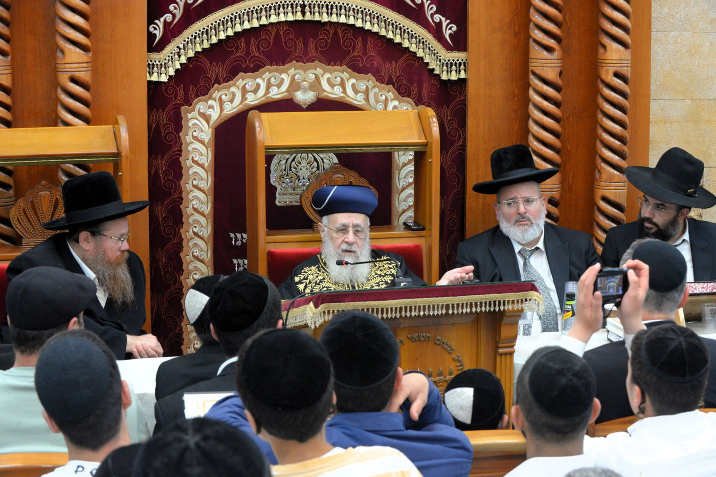 הראשל"צ הגאון רבי יצחק יוסף בשיעור בחיפה