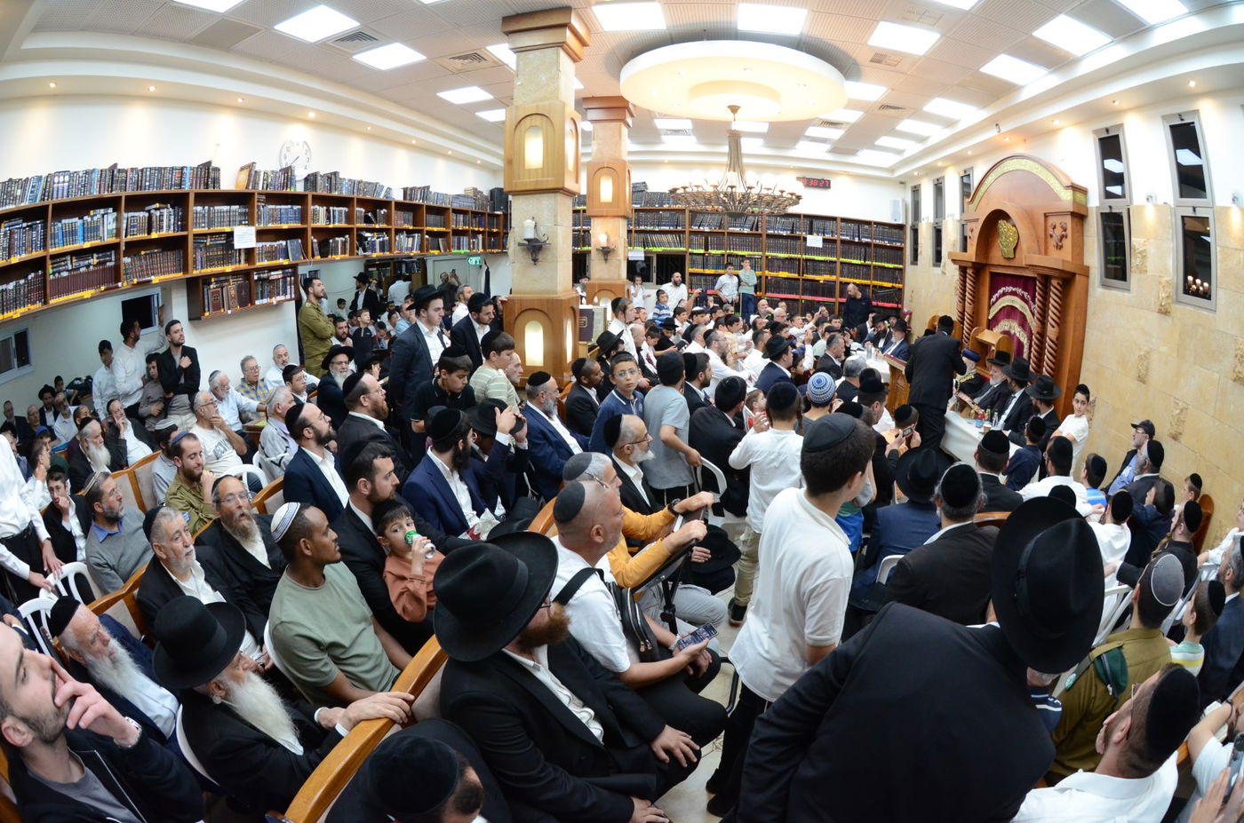 הראשל"צ הגאון רבי יצחק יוסף בשיעור בחיפה