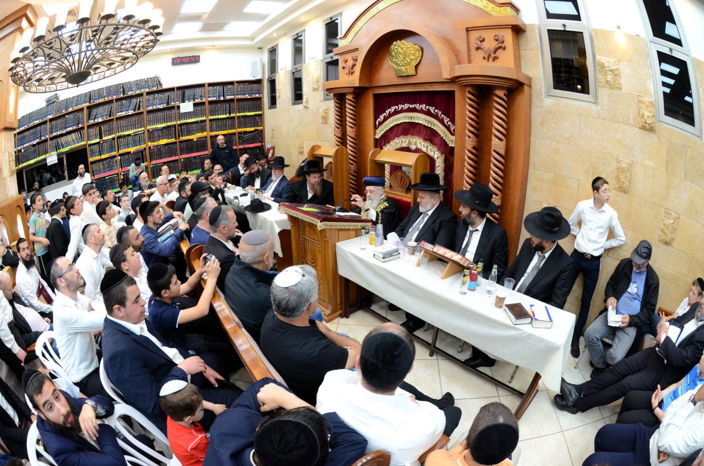 הראשל"צ הגאון רבי יצחק יוסף בשיעור בחיפה