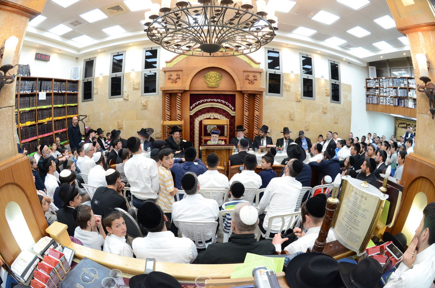 הראשל"צ הגאון רבי יצחק יוסף בשיעור בחיפה