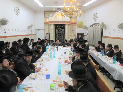 האדמו"ר מסטרופקוב בטיש הילולת ה'דברי חיים' זי"ע