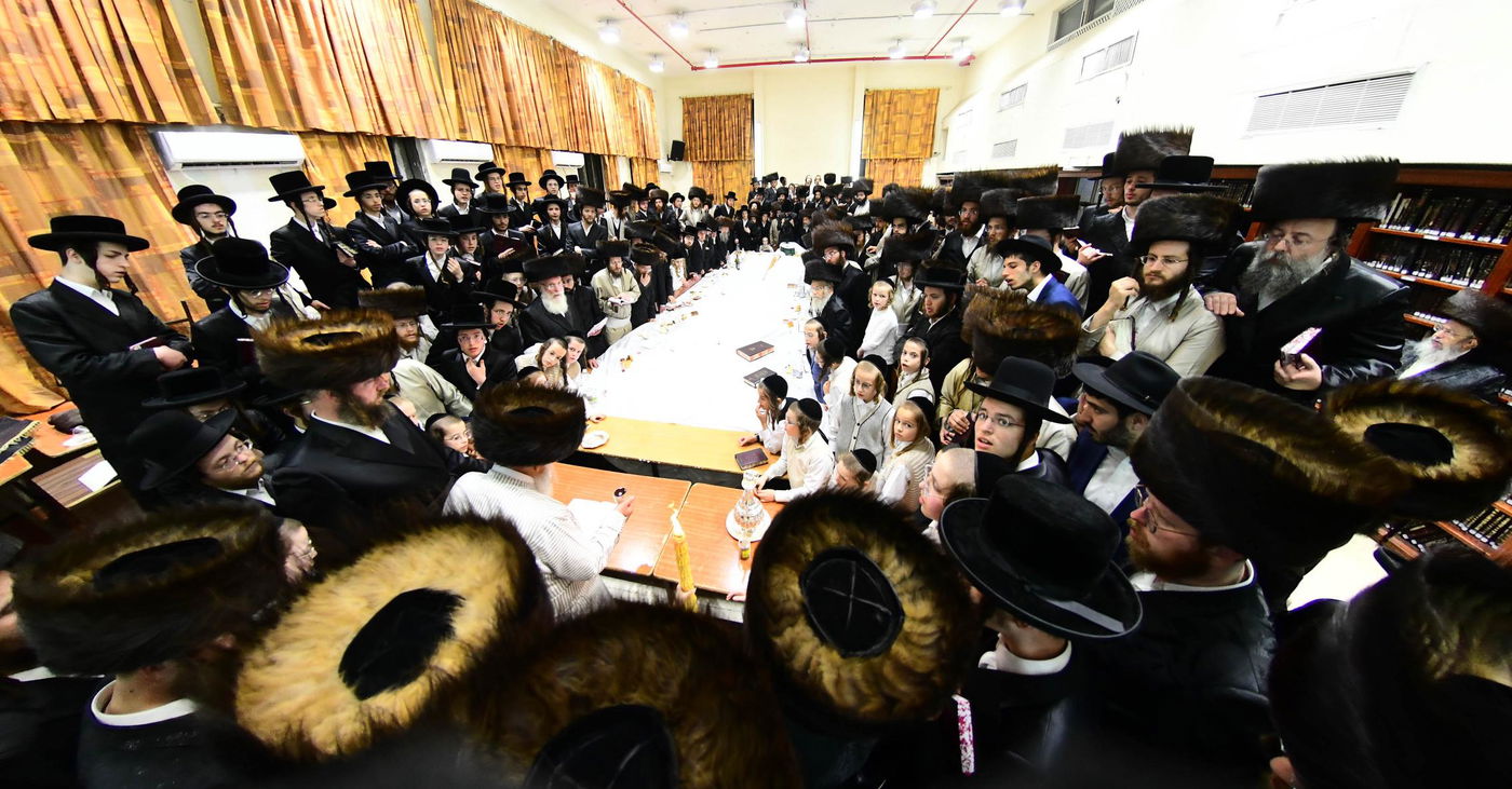 האדמו"ר מפינסק קרלין שבת בב"ב