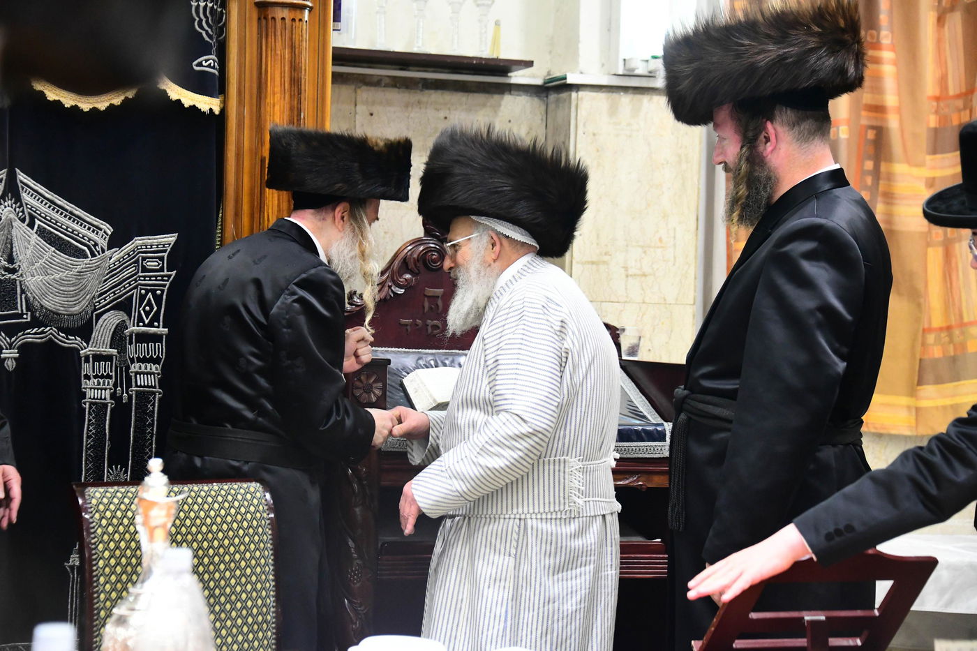 האדמו"ר מפינסק קרלין שבת בב"ב