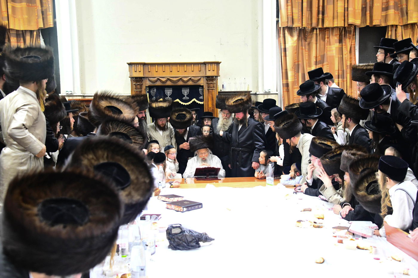 האדמו"ר מפינסק קרלין שבת בב"ב