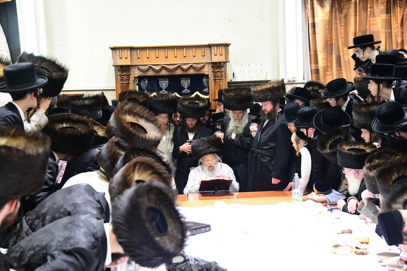 האדמו"ר מפינסק קרלין שבת בב"ב