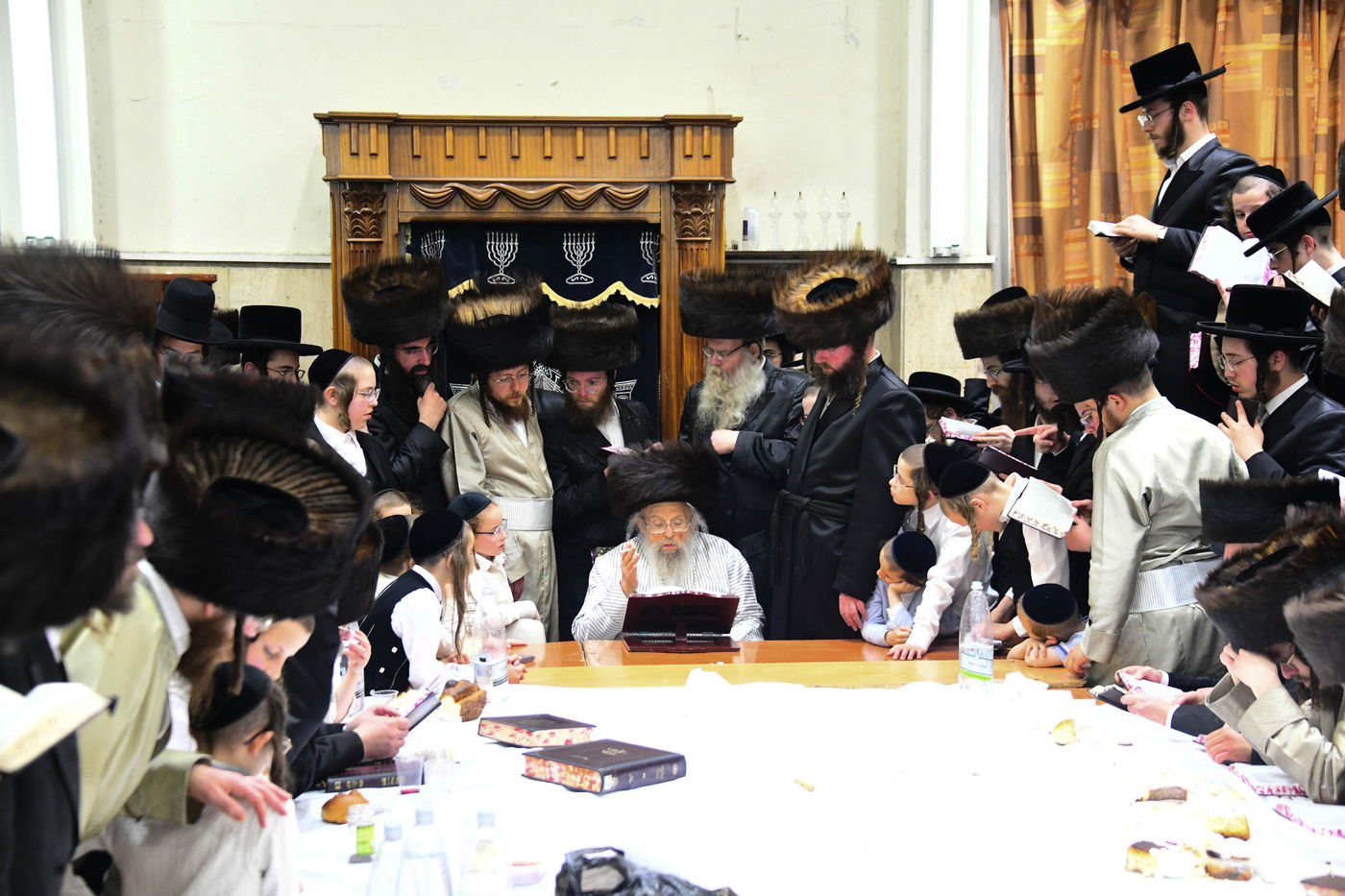 האדמו"ר מפינסק קרלין שבת בב"ב