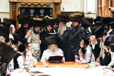 האדמו"ר מפינסק קרלין שבת בב"ב