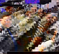 השחקן שלומי יפרח בברית לבנו