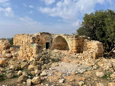 קבר יהושע -  נבי יאנון בכפר יאנון