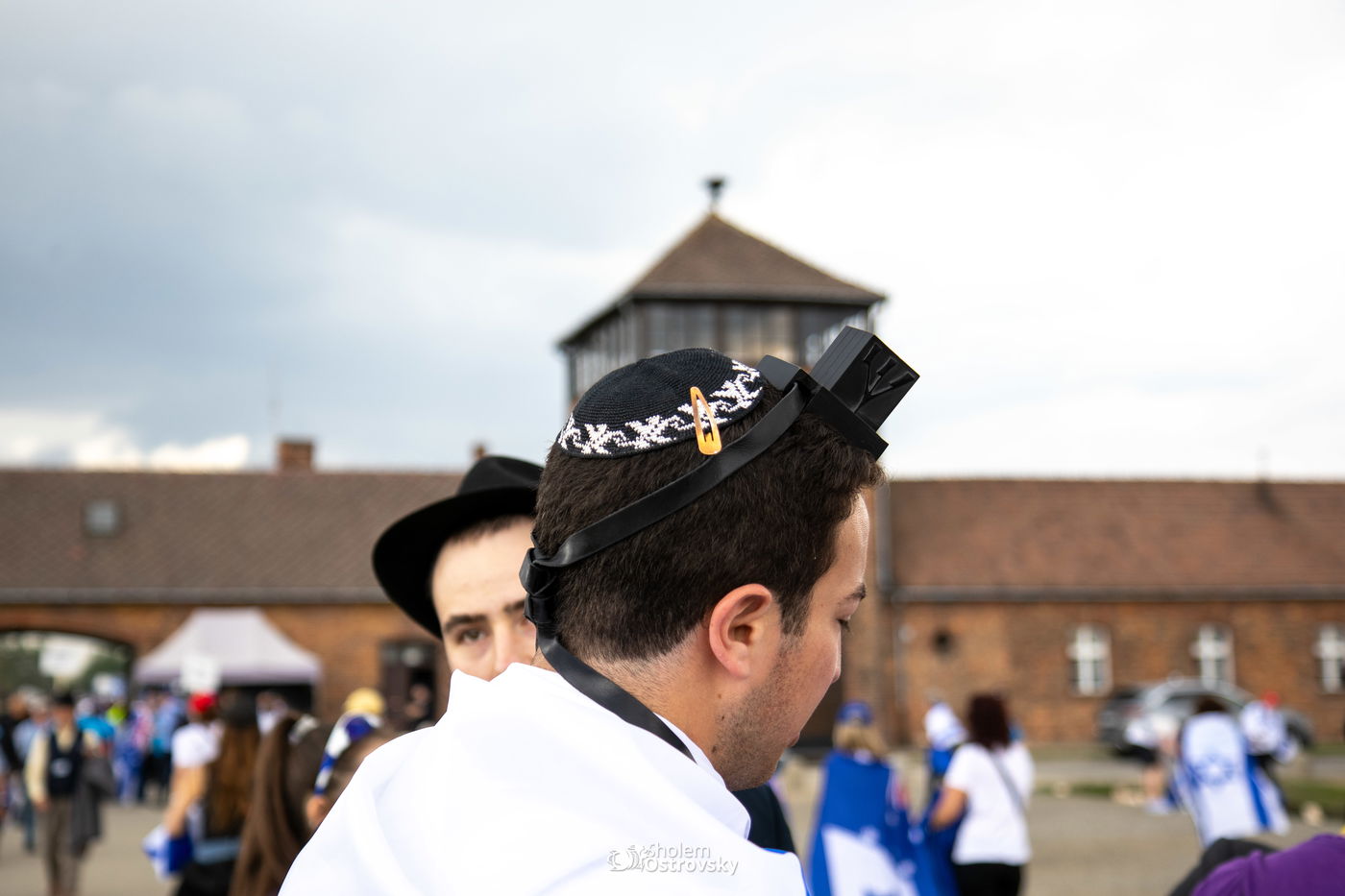 יום השואה באושוויץ