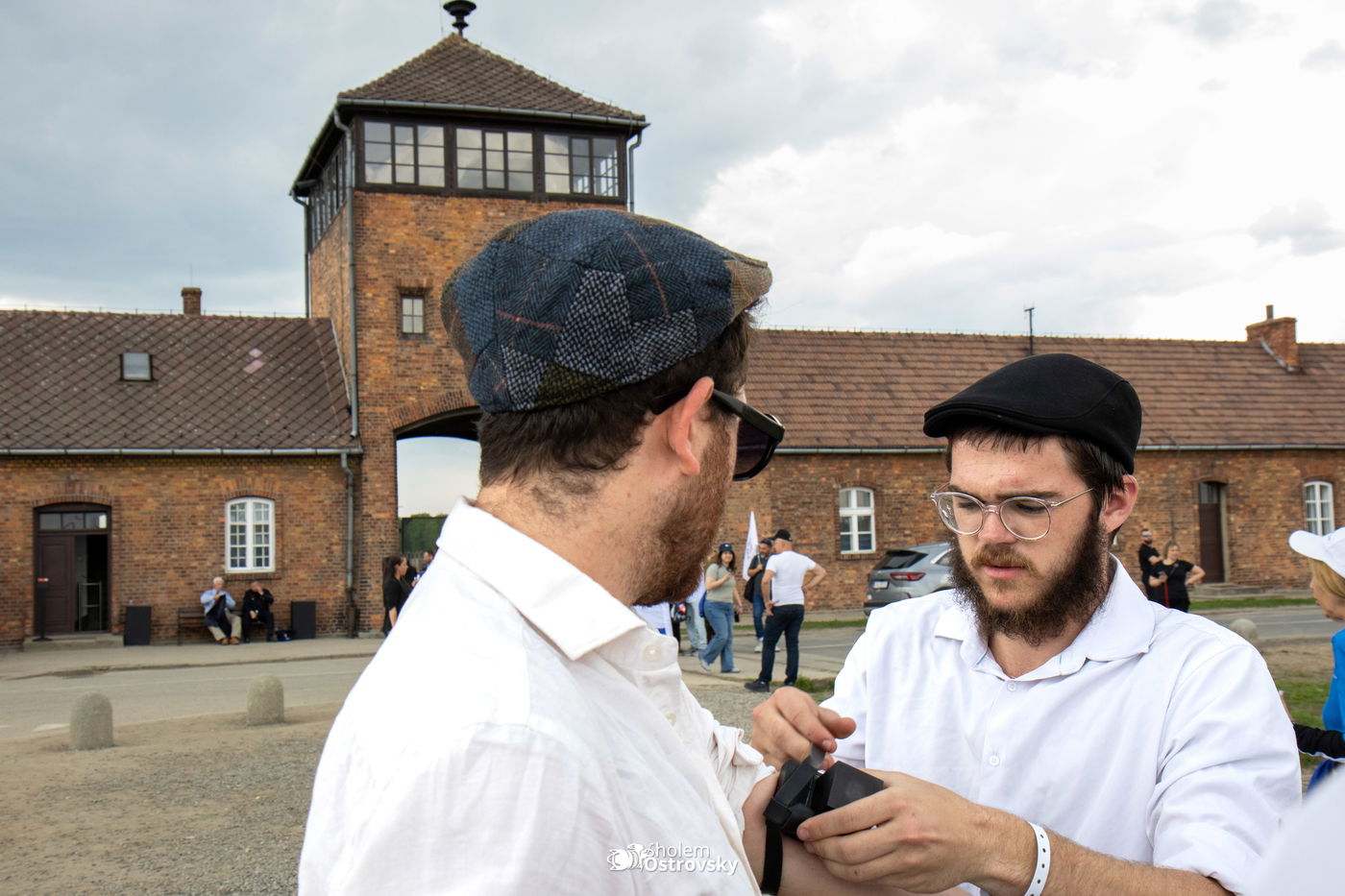יום השואה באושוויץ