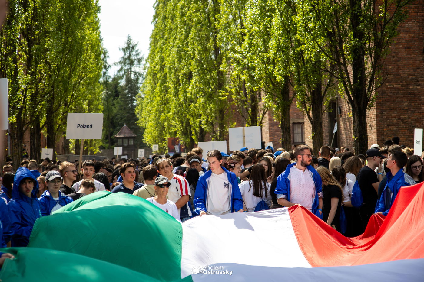 יום השואה באושוויץ