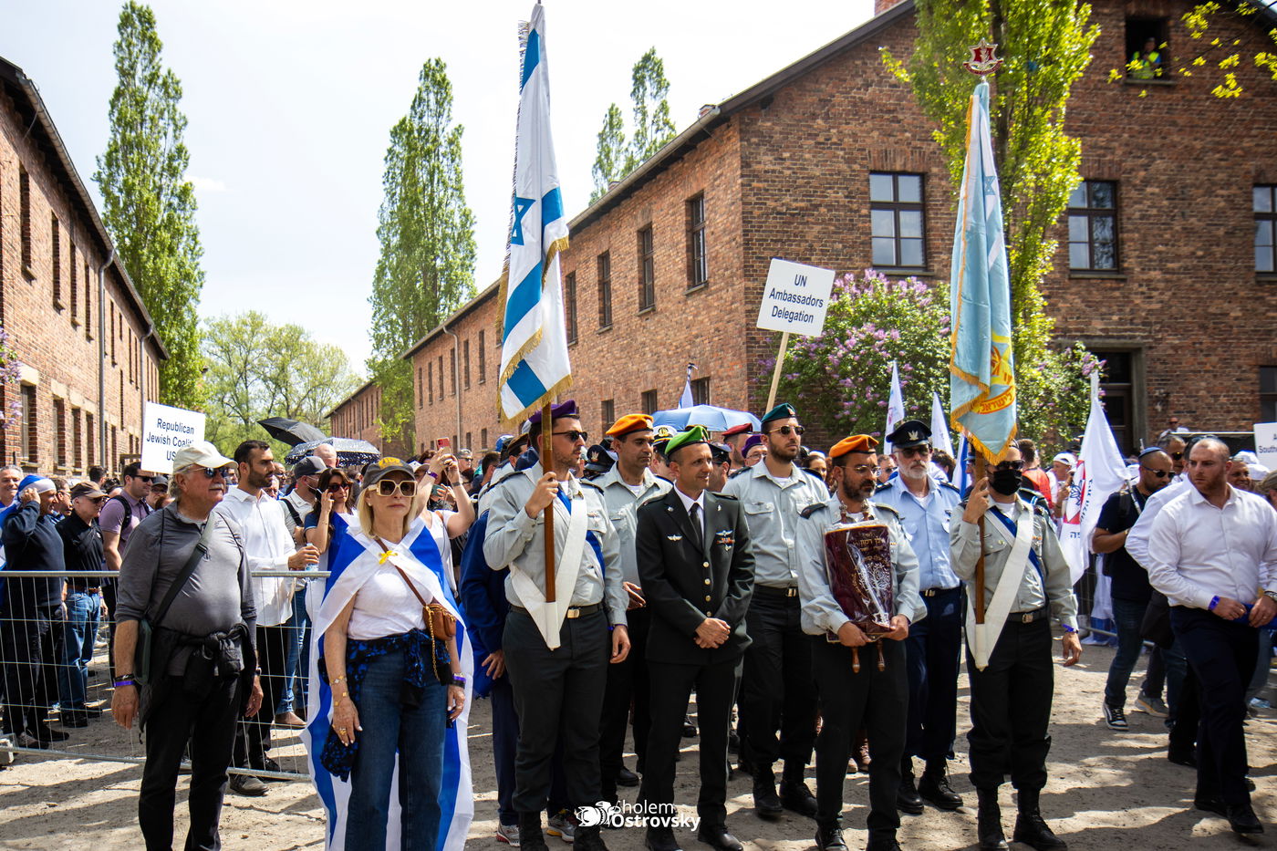 יום השואה באושוויץ