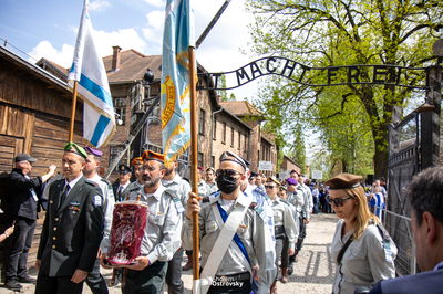 יום השואה באושוויץ