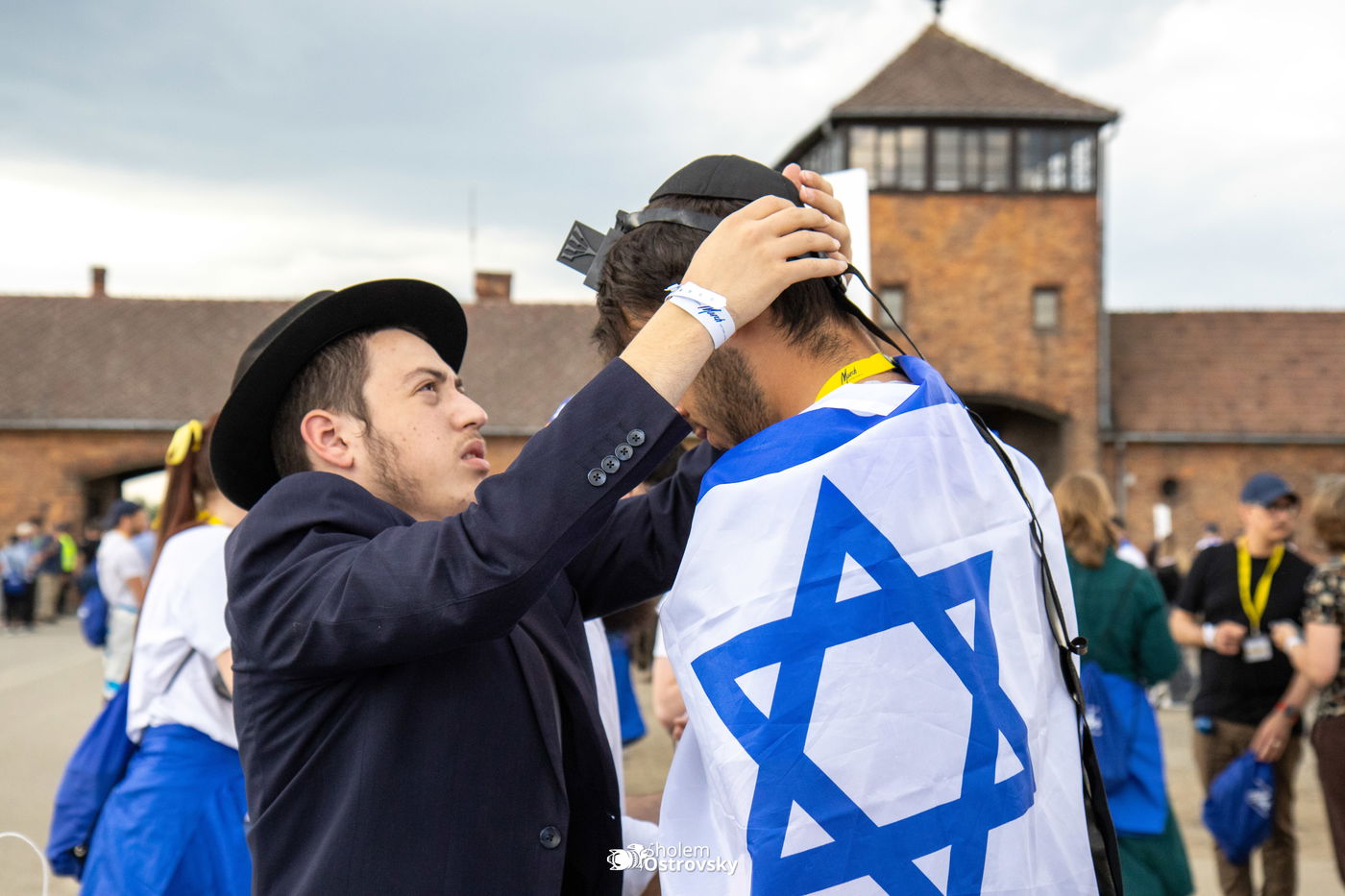 יום השואה באושוויץ