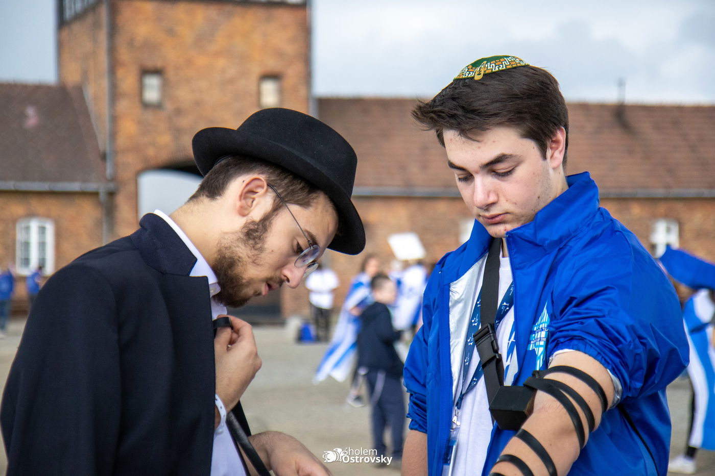 יום השואה באושוויץ