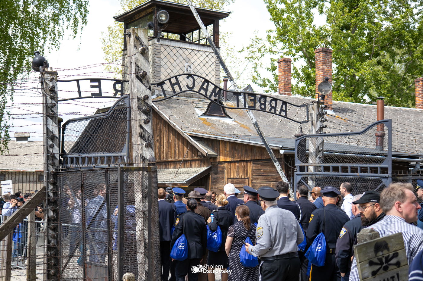 יום השואה באושוויץ