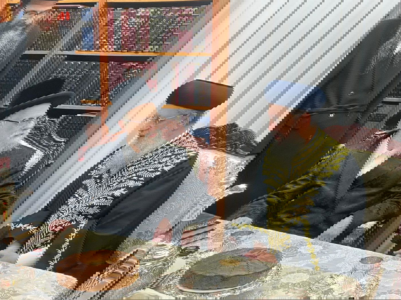 הראשל"צ הגאון רבי דוד יוסף בביקור אצל האדמו"ר מסערט ויז'ניץ