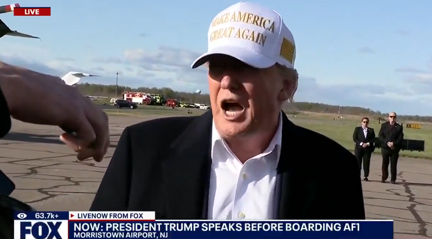 טראמפ לעיתונאים אמש: "שיפסיק לירות"