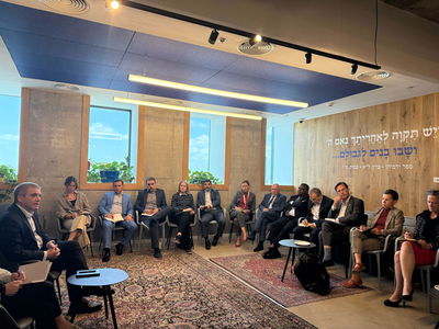 הפגישה עם השגרירים