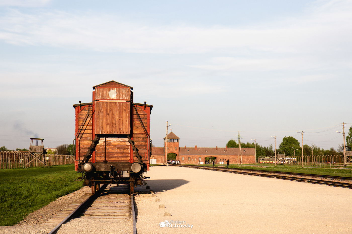 יום השואה באושוויץ