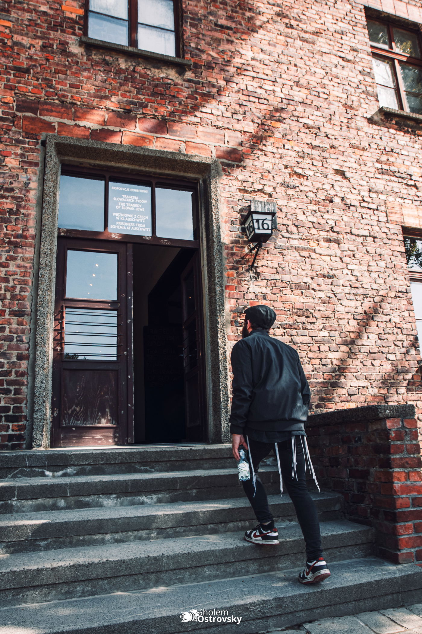 יום השואה באושוויץ