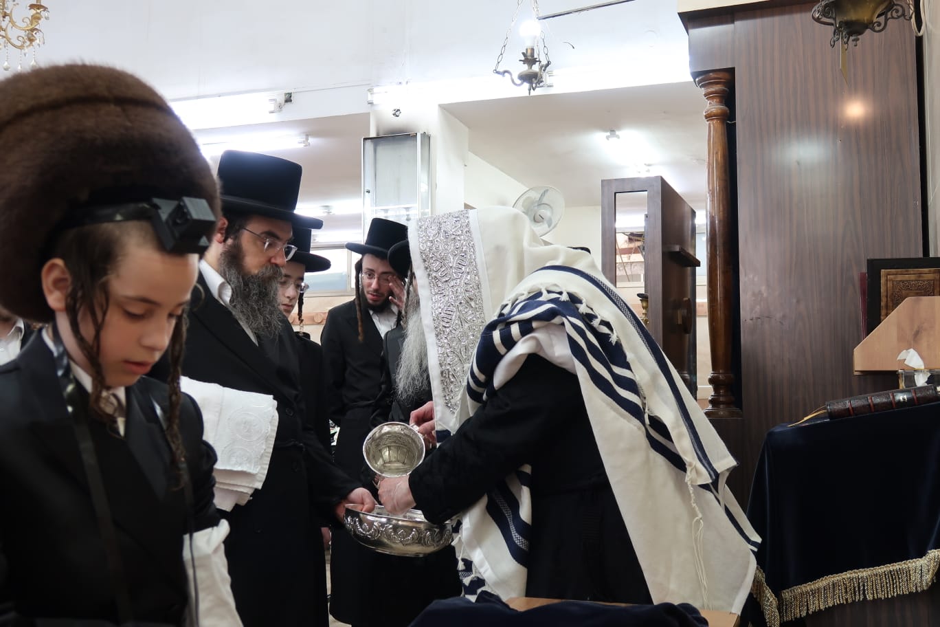 שמחת בר מצווה לנכד האדמו"ר ממכנובקא בעלזא