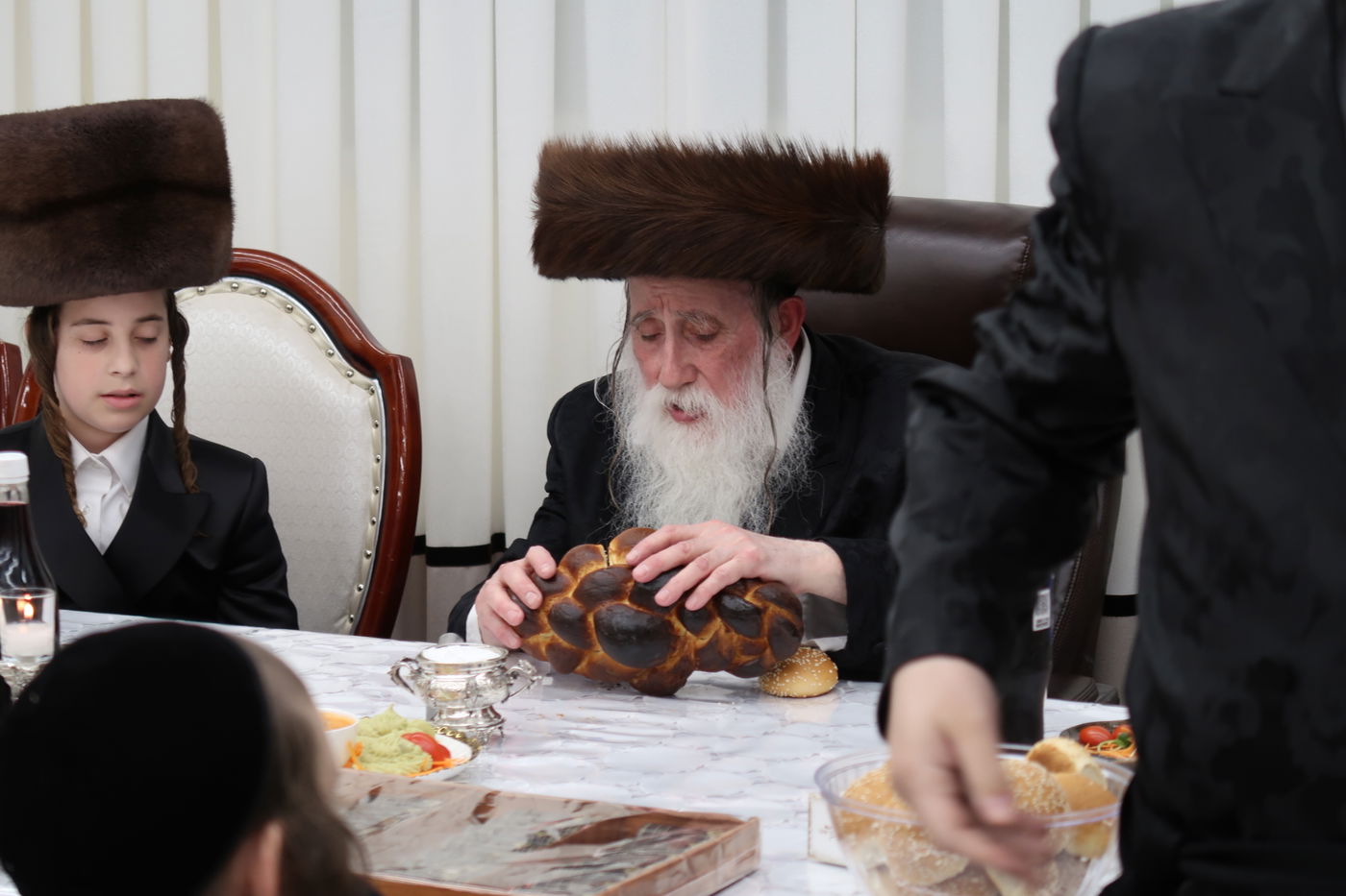 שמחת בר מצווה לנכד האדמו"ר ממכנובקא בעלזא