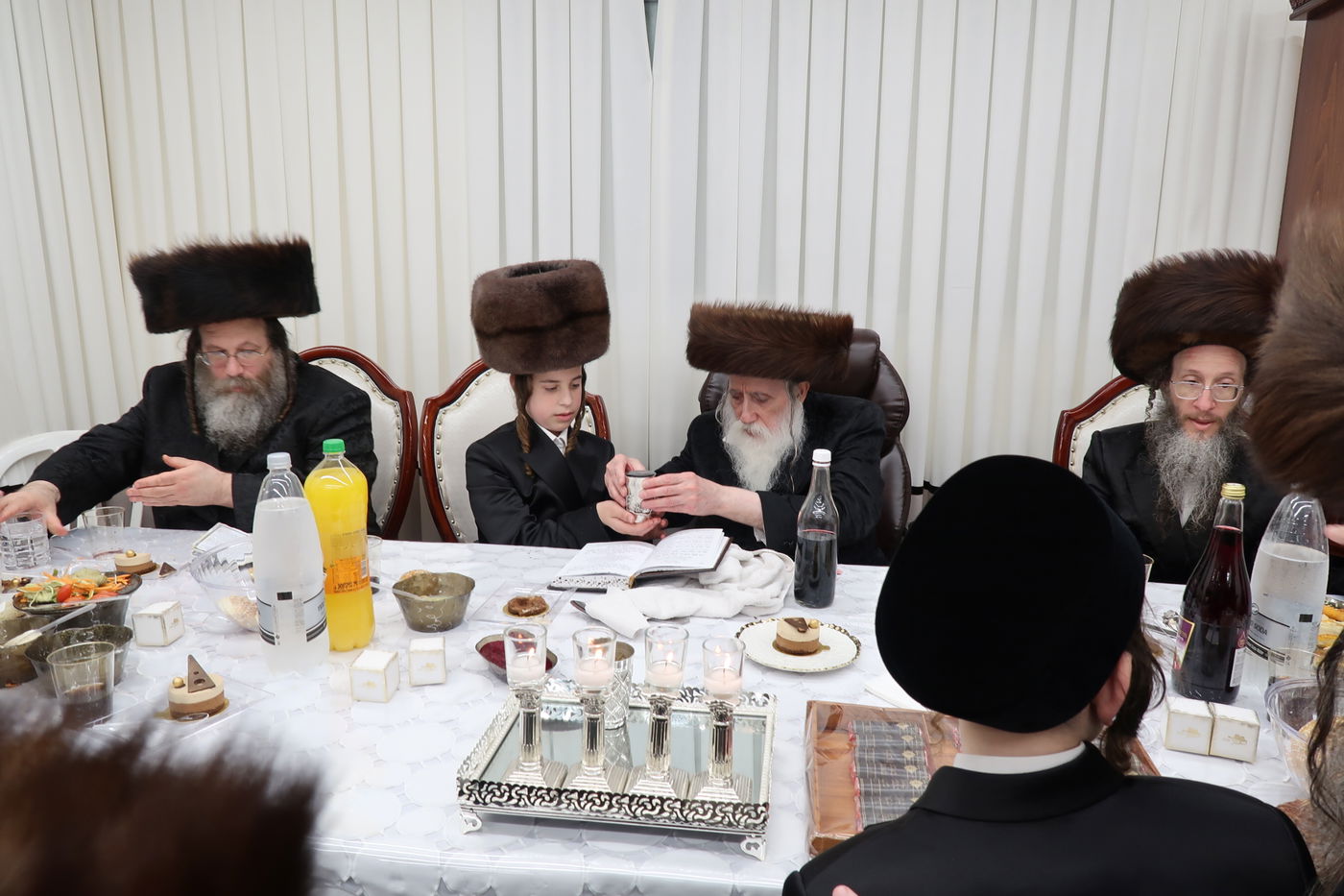 שמחת בר מצווה לנכד האדמו"ר ממכנובקא בעלזא