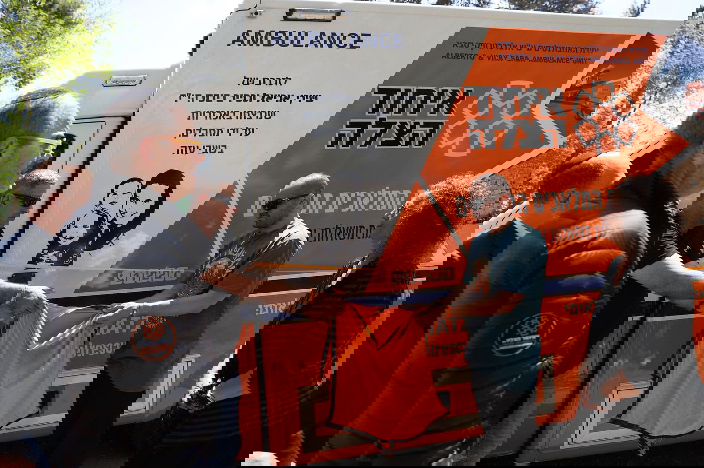 הושק אמבולנס המשאלות של איחוד הצלה לזכרם של שירי, אריאל וכפיר ביבס ז״ל