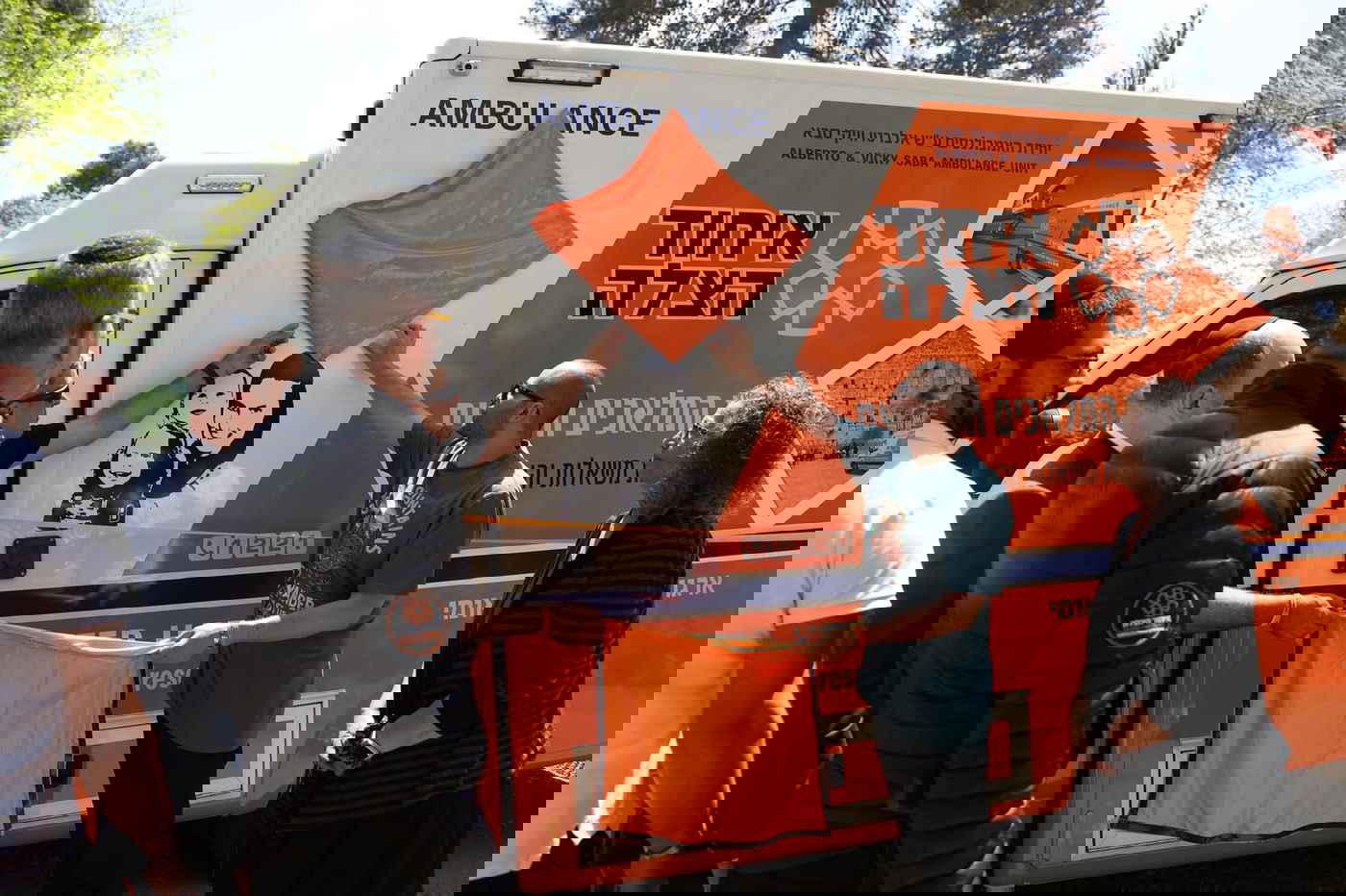 הושק אמבולנס המשאלות של איחוד הצלה לזכרם של שירי, אריאל וכפיר ביבס ז״ל