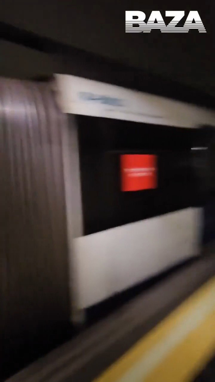 תושבים מתפנים בחושך מהרכבת התחתית בספרד