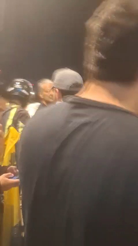 ההפגנה במקום 