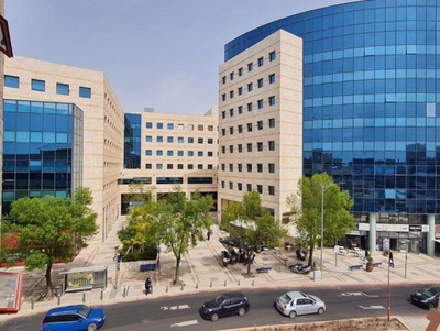 משרד יוקרתי בבית השנהב: הזדמנות עסקית מעולה במיקום אסטרטגי
