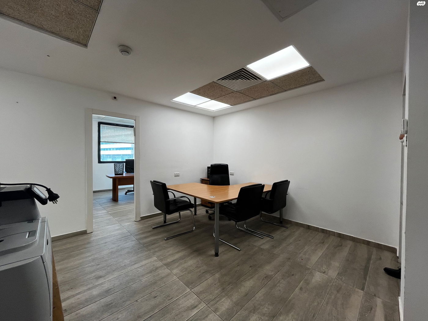 ריצוף פרקט איכותי ומרחבי עבודה מגוונים