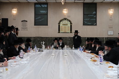 הילולא קדישא בחצה"ק צאנז זוויעהיל