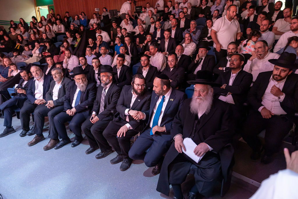 הרבנים ונכבדי הציבור בערב שכולו היה התעלות וחיזוק לעילוי נשמת הקדושים והכרה בשותפות שנכרתה בדם עם כלל ישראל