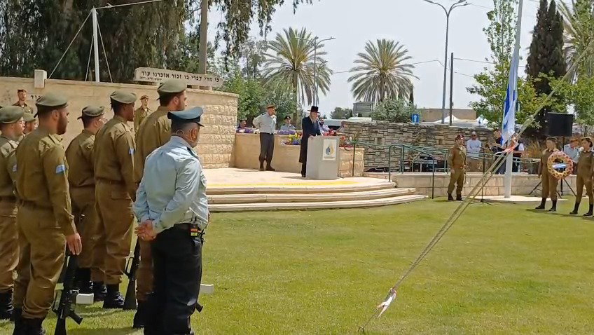 סגן השר יעקב טסלר בטקס יום הזכרון בבית העלמין הצבאי בעפולה