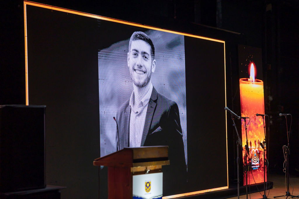 האירוע התקיים בשיתוף אתר ׳כיכר השבת׳ במסגרתו צפו הגולשים בערב המרגש בשידור חי