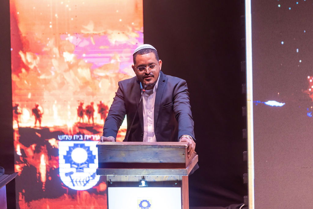 האירוע התקיים בשיתוף אתר ׳כיכר השבת׳ במסגרתו צפו הגולשים בערב המרגש בשידור חי